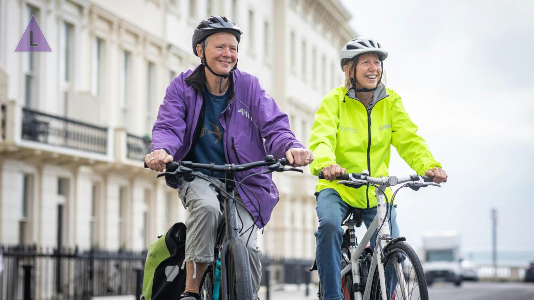 Veilig fietsen met fietshelm op