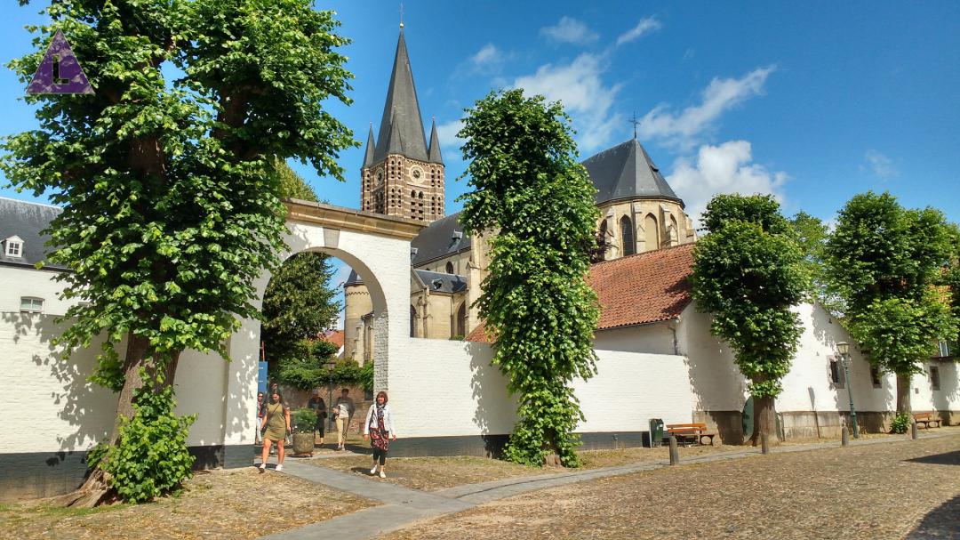 witte stadje Thorn met de abdijkerk